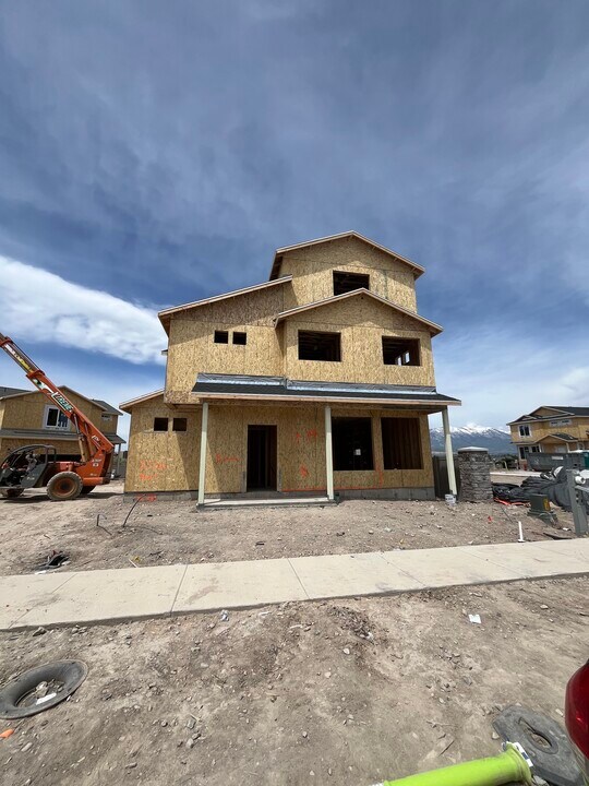 123 E Porch St in Saratoga Springs, UT - Building Photo