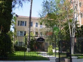 1735 N Gramercy Pl in Los Angeles, CA - Building Photo - Building Photo