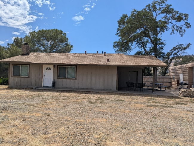 31100 Ruth Hill Rd in Yokuts Valley, CA - Building Photo - Building Photo