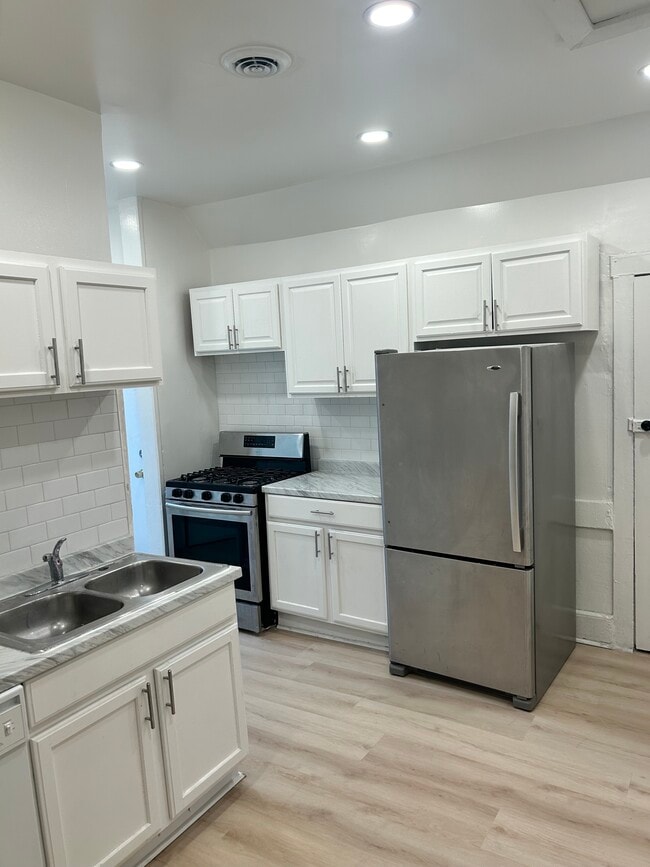 2016 W Clybourn St, Unit Marquette Housing - Upper