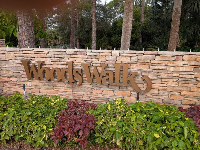 3747 Woods Walk Blvd in Wellington, FL - Building Photo - Building Photo