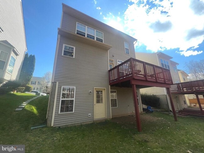 9241 Greenshire Dr in Manassas Park, VA - Building Photo - Building Photo