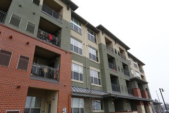 Wheat Ridge Town Center Apartments in Wheat Ridge, CO - Foto de edificio - Building Photo