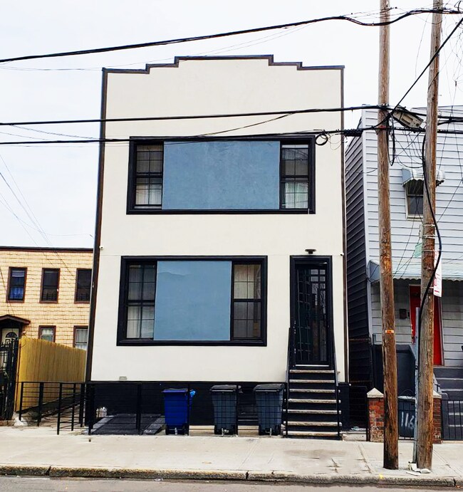 118 Kingsland Ave