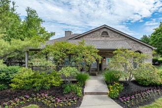 Emerald Lakes in Powell, OH - Foto de edificio - Building Photo