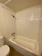951 Cedar St in Campbell River, BC - Building Photo - Building Photo