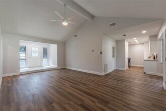 2112 Sierra Dr in Kemah, TX - Foto de edificio - Building Photo