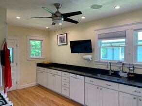 1045 Adams St, Unit Adams st in Boston, MA - Building Photo - Building Photo