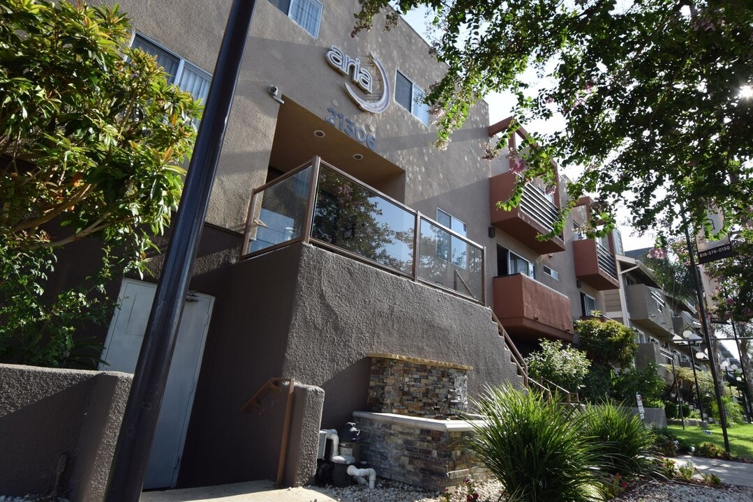 21306 Parthenia St in Los Angeles, CA - Building Photo