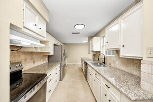 5 Tiffany Square in Sugar Land, TX - Building Photo