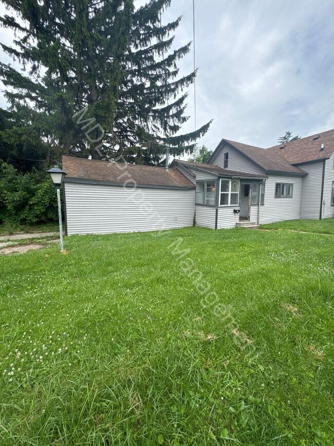 property at 802 S Woodbridge St