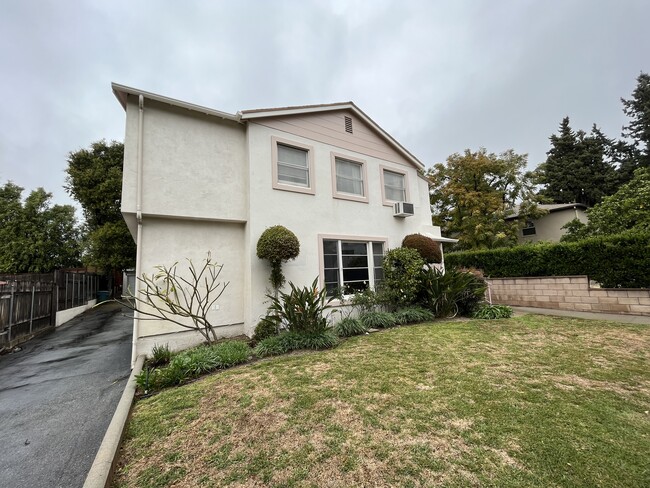 205 N Baldwin Ave in Sierra Madre, CA - Building Photo - Building Photo