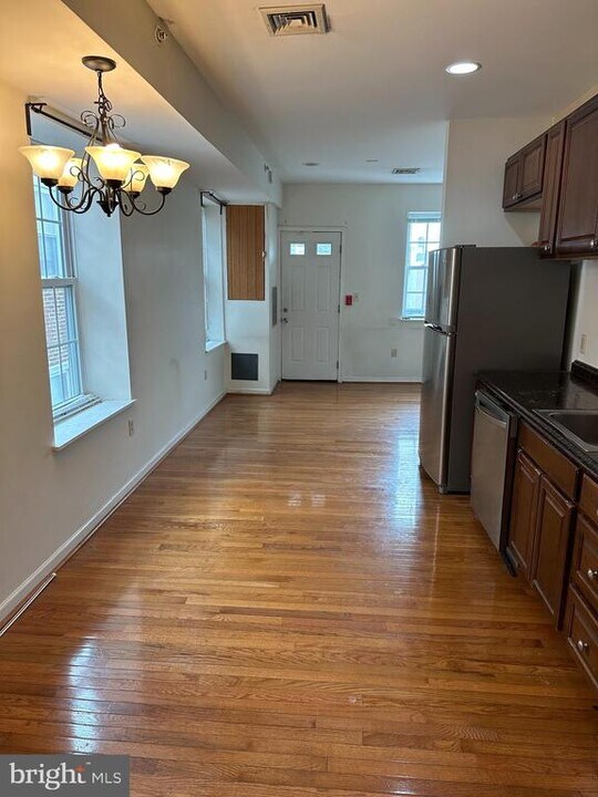 927 N 6th St, Unit 3 in Philadelphia, PA - Building Photo
