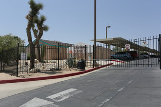 Halter Sunset Village in Joshua Tree, CA - Foto de edificio - Building Photo