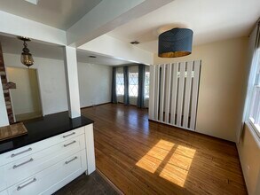 6461 Gaviota Ave in Lake Balboa, CA - Building Photo - Building Photo