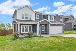 1116 Eagle's View Dr in Clarksville, TN - Building Photo