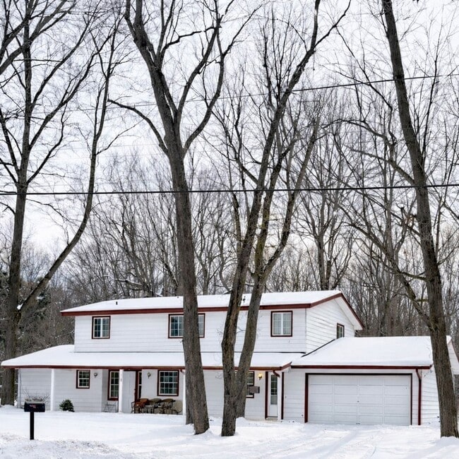 520 Murray Hill Rd in Vestal, NY - Building Photo - Building Photo