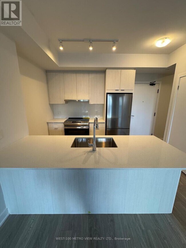 430-430 Square One Dr in Mississauga, ON - Building Photo - Building Photo