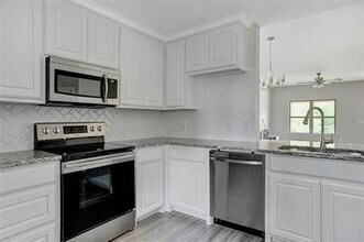 1100 W Day St in Denison, TX - Building Photo - Building Photo