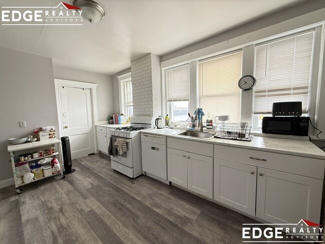 1711 Commonwealth Ave in Boston, MA - Building Photo - Building Photo