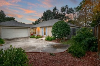 1814 Cherry Bend Dr in Houston, TX - Building Photo - Building Photo