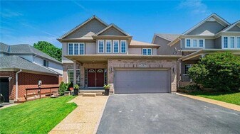 14 Hearthbridge St in Kitchener, ON - Building Photo