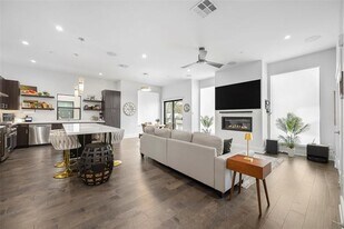 425 W 9th St in Dallas, TX - Building Photo