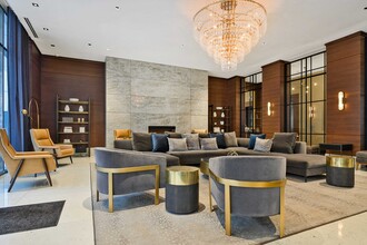 Two West Delaware in Chicago, IL - Foto de edificio - Building Photo