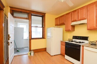 2234 W Walton St, Unit M02B in Chicago, IL - Building Photo - Building Photo