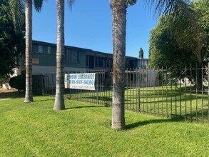 7327 Woodman ave in Van Nuys, CA - Building Photo - Building Photo