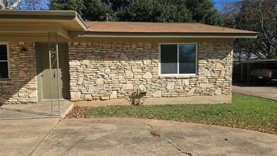 7402 Southgate Ln in Austin, TX - Building Photo - Building Photo