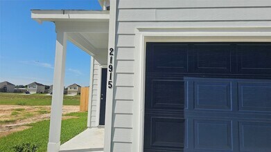 21915 Grand Majestic Dr in Houston, TX - Building Photo - Building Photo