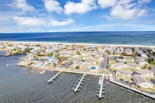 76 Wharfside Dr, Unit 76 Wharfside Drive in Monmouth Beach, NJ - Building Photo