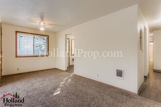2253 Sunset Dr in Forest Grove, OR - Building Photo - Building Photo