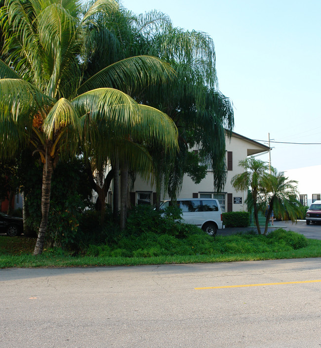 108 SW 9th St in Fort Lauderdale, FL - Foto de edificio - Building Photo