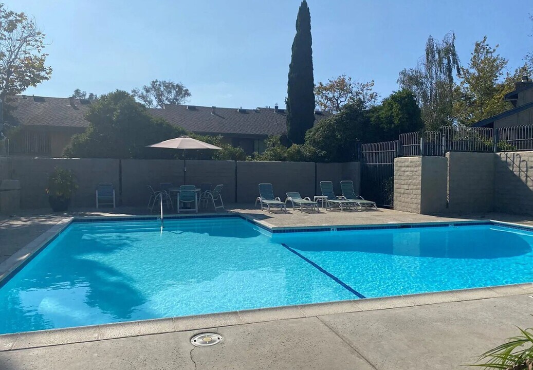 8072 Caminito Mallorca in San Diego, CA - Building Photo