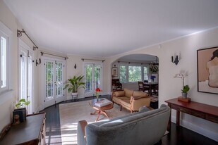 6338 Longview Ave in Los Angeles, CA - Building Photo