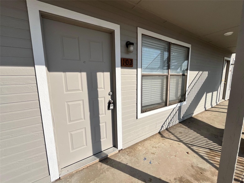 2526 W Prairie St, Unit 102 in Denton, TX - Building Photo