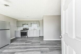 14249 Brownsville St in Houston, TX - Building Photo