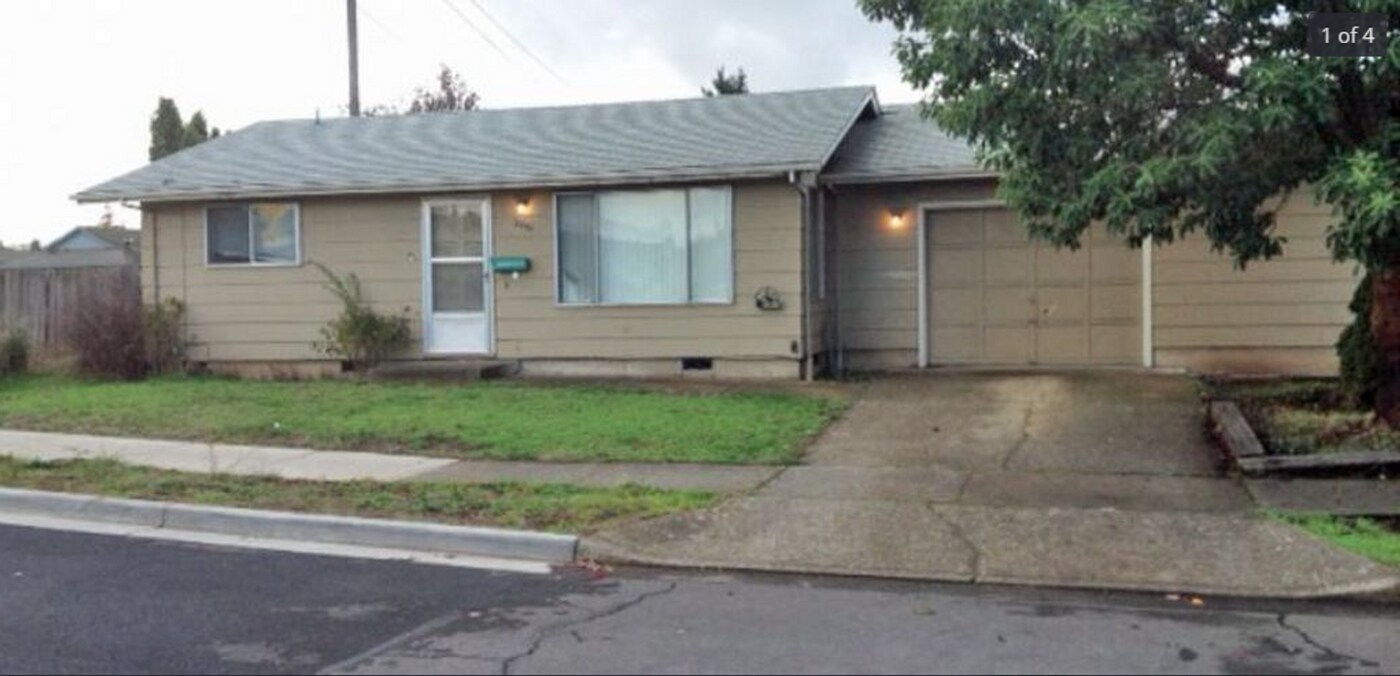 883 Northridge Ave in Springfield, OR - Building Photo