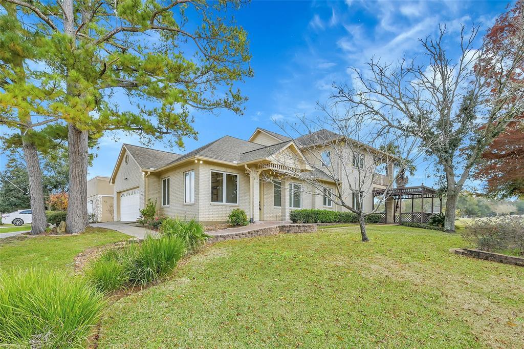 28 Waters Edge St in Montgomery, TX - Building Photo