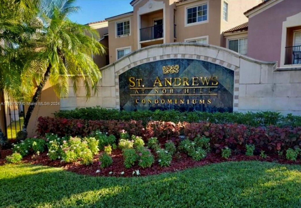 7950 N Nob Hill Rd in Tamarac, FL - Foto de edificio