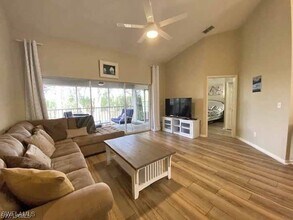 3785 Fieldstone Blvd in Naples, FL - Building Photo - Building Photo