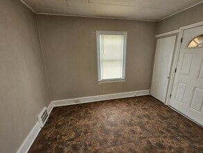 1762 E 33rd St in Cleveland, OH - Building Photo - Building Photo