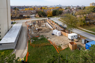 Dundalk House in Toronto, ON - Building Photo - Building Photo