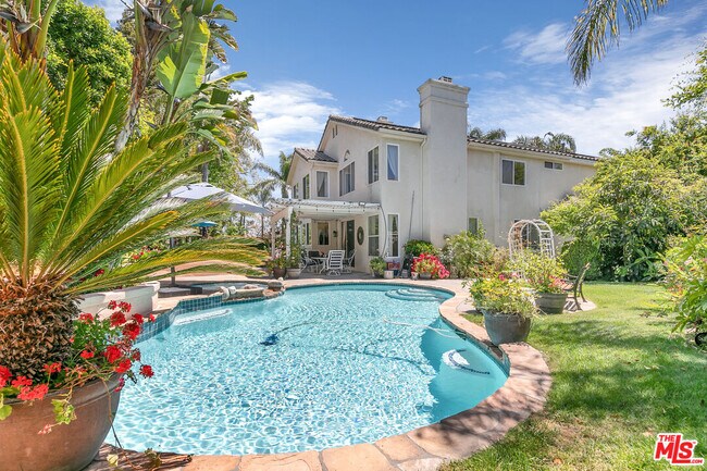 24901 Vista Verenda in Los Angeles, CA - Building Photo - Building Photo