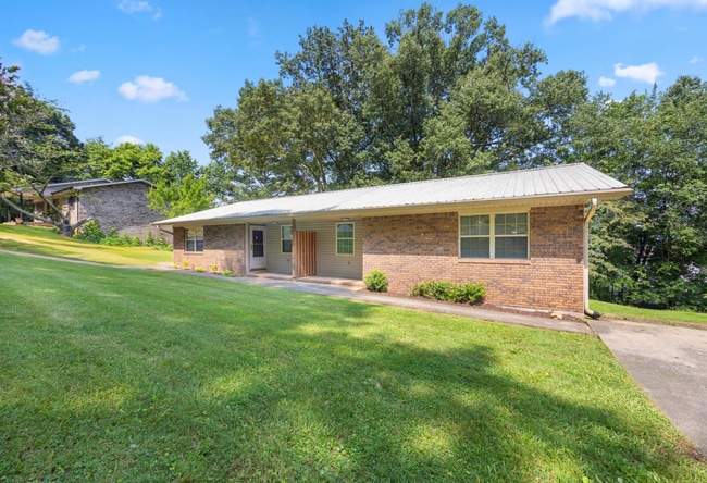 405 Missionary Ave in Rossville, GA - Building Photo - Building Photo