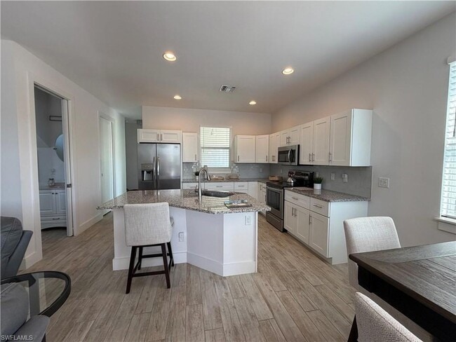 1727 Danford St in Naples, FL - Foto de edificio - Building Photo