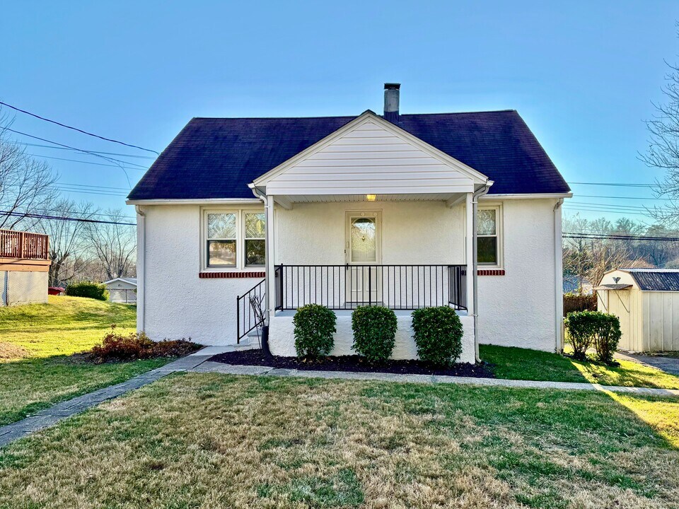 2909 Duncan Ln in Parkville, MD - Foto de edificio