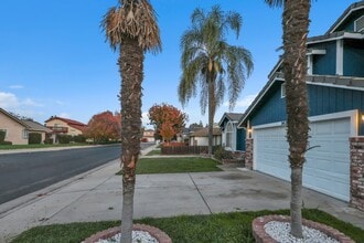 940 Collegeview Dr in Turlock, CA - Building Photo - Building Photo